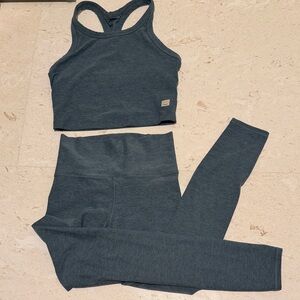 Vuori Slate Gray Bra Leggings Set